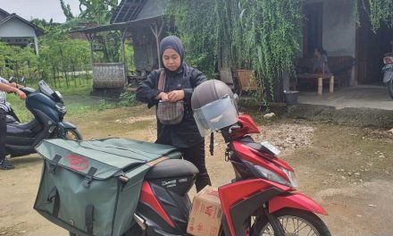 Aksi Sosial Dwi Yang Setia Mengirim Makanan Untuk Lansia