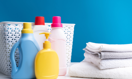 Bebas Noda Minyak! 13 Cara Mencuci Baju Agar Bersih Kinclong