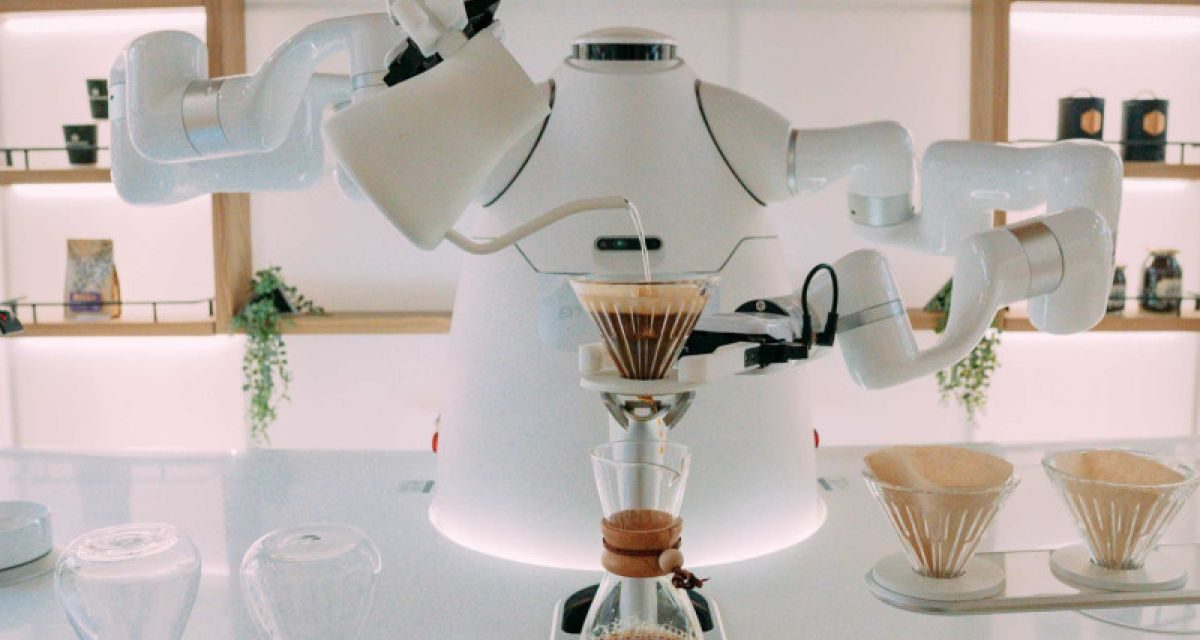 Robot Ini Bisa Menulis Kaligrafi Sekaligus Meracik Kopi