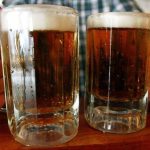 Tenggak 3 Liter Bir Saat Jam Kerja, Pekerja Ini Menang Gugatan