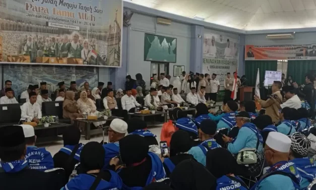 Sebanyak 445 Jemaah Haji Kloter Pertama Batam Resmi Dilepas