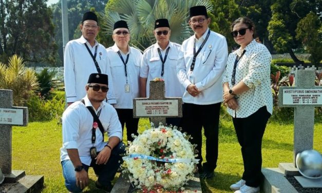 SMMI Jakarta Kenang Pejuang Bangsa Lewat Ziarah Ke TMP
