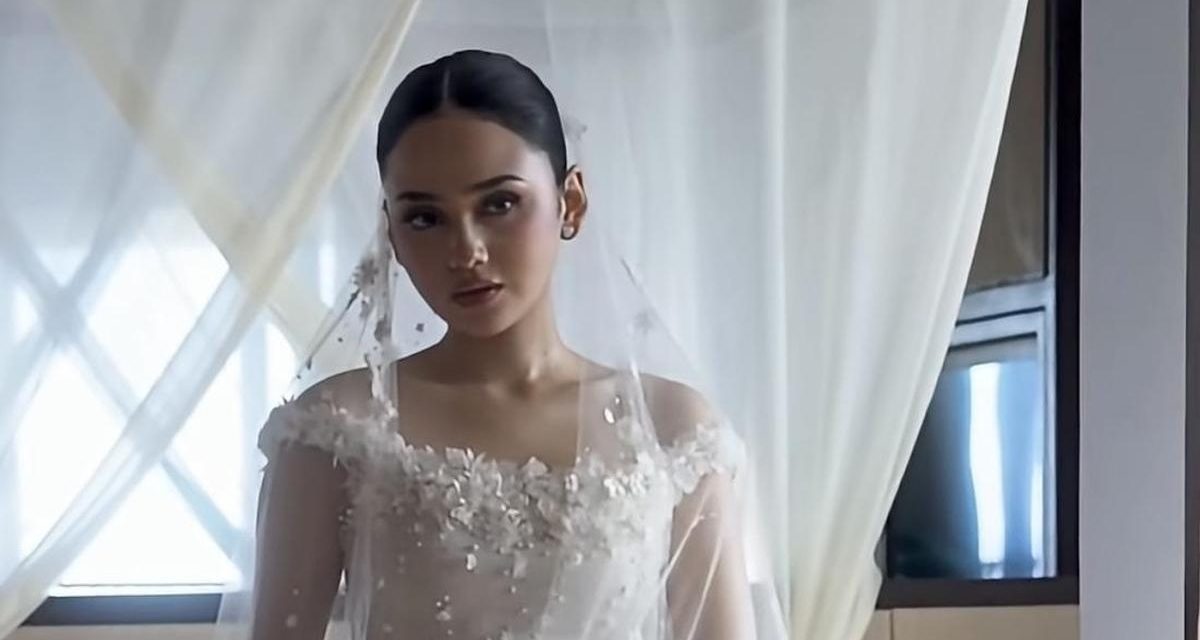 Syifa Hadju Kenakan Gaun Floral 3D Yang Elegan Untuk Resepsi