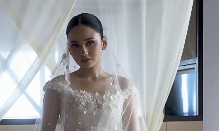 Syifa Hadju Kenakan Gaun Floral 3D Yang Elegan Untuk Resepsi