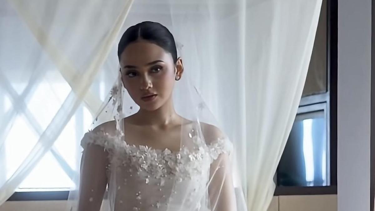 Syifa Hadju Kenakan Gaun