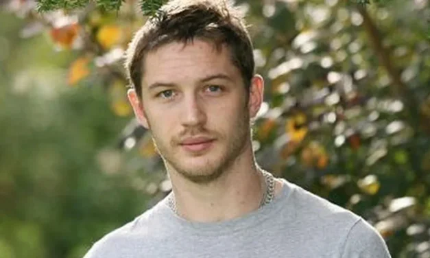 Tom Hardy: Aktor Yang Serbabisa Dengan Dedikasi Tanpa Batas