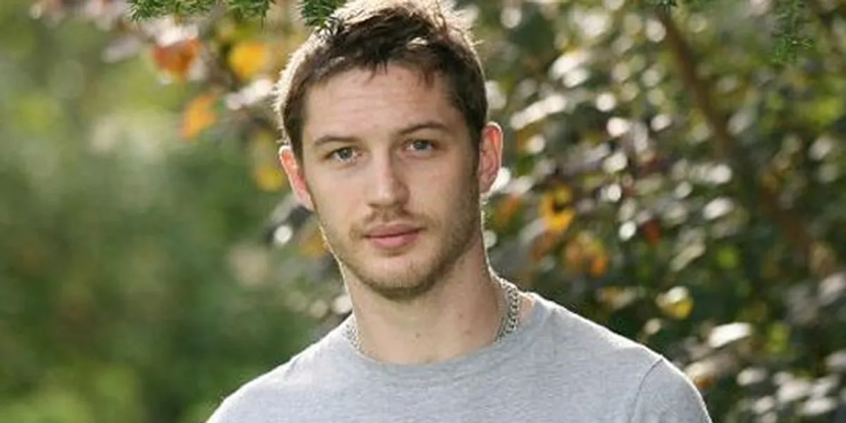 Tom Hardy: Aktor Yang Serbabisa Dengan Dedikasi Tanpa Batas