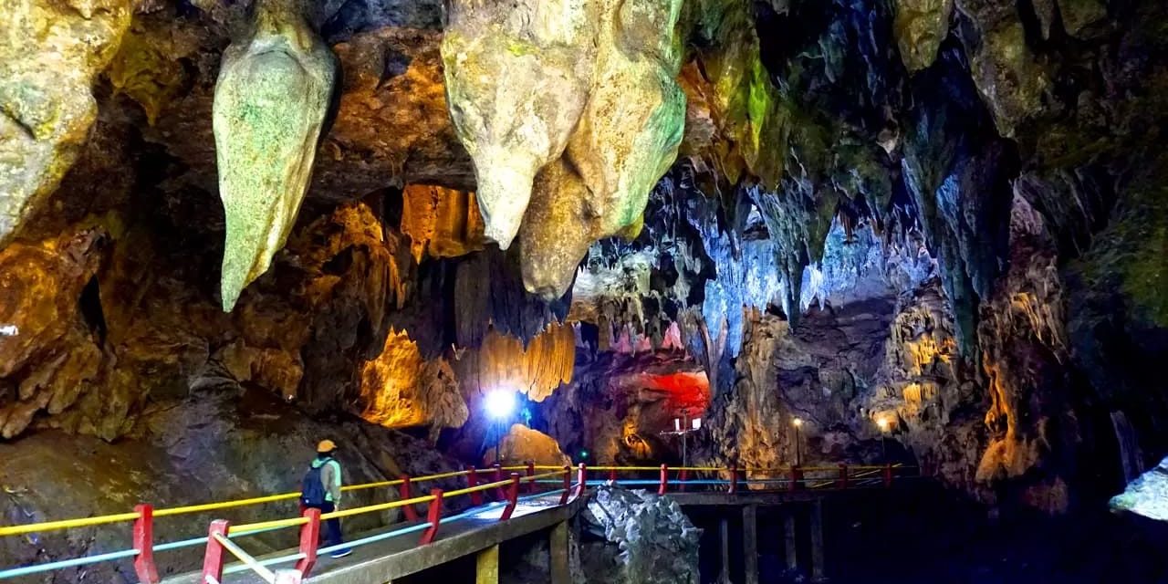 Keindahan Tersembunyi Goa Lowo Trenggalek Yang Mendunia