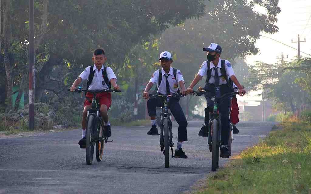 Setop Motoran! Siswa Diimbau Jalan Kaki-Naik Sepeda