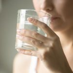 Minum Air Putih: Kunci Detoksifikasi Alami Tubuh Anda
